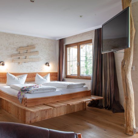 Junior Suite Bett, © im-web.de/ Tourist-Information Bad Wiessee
