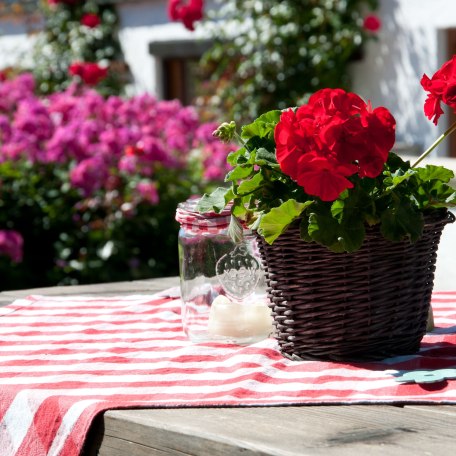 Sitzplatz im Garten, © Gästehaus Gartenheim am Tegernsee