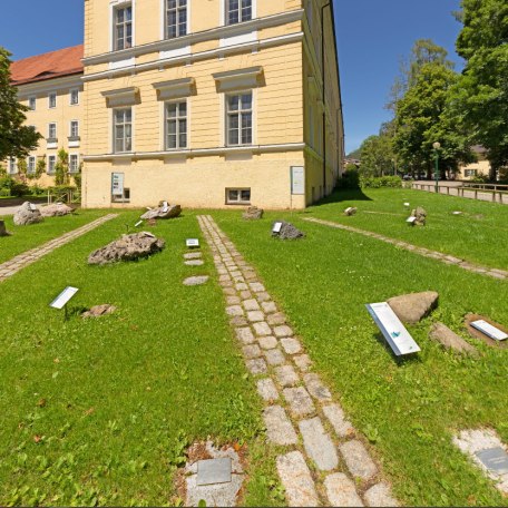 gesteinsgarten-pano-sued, © Erdgeschichte-tegernsee.de gesteinsgarten-pano-sued, © Erdgeschichte-tegernsee.de