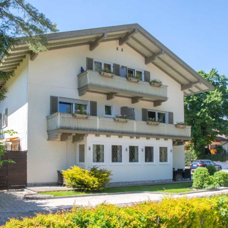 Aussenansicht Sommer, © im-web.de/ Tourist-Information Rottach-Egern