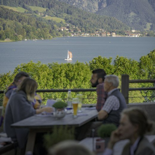 The view from the beer garden on Gut Kaltenbrunn towards Tegernsee and Wallberg., © Der Tegernsee, Dietmar Denger