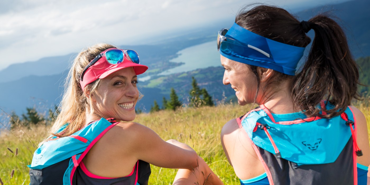 Gela Allmann genießt die Aussicht nach einem Trailrun auf den Setzberg am Tegernsee., © Hansi Heckmair