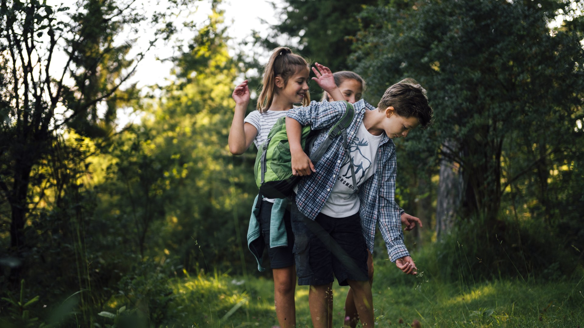 Kinder unterwegs in der Natur, © Julian Rohn