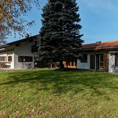 Landhaus Herz ruhig und sonnig gelegen in Rottach-Egern mit Blick auf die Berge und den Wallberg, &copy; GERLIND SCHIELE PHOTOGRAPHY TEGERNSEE