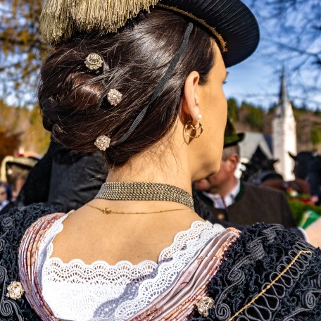 Traditioneller Haarschmuck am Tegernsee, © Der Tegernsee, Stefanie Pfeiler