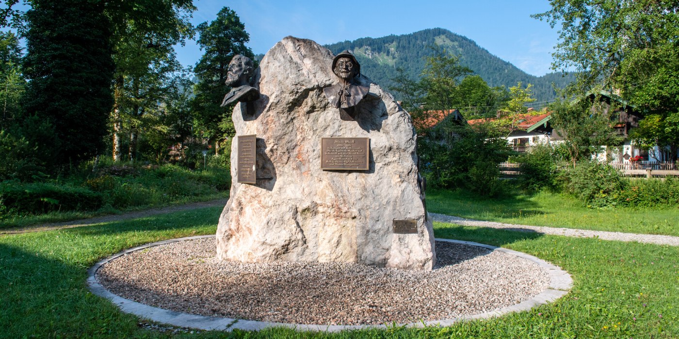 Künstler-Stoa Kurpark Kreuth, © Der Tegernsee Künstler-Stoa Kurpark Kreuth, © Der Tegernsee