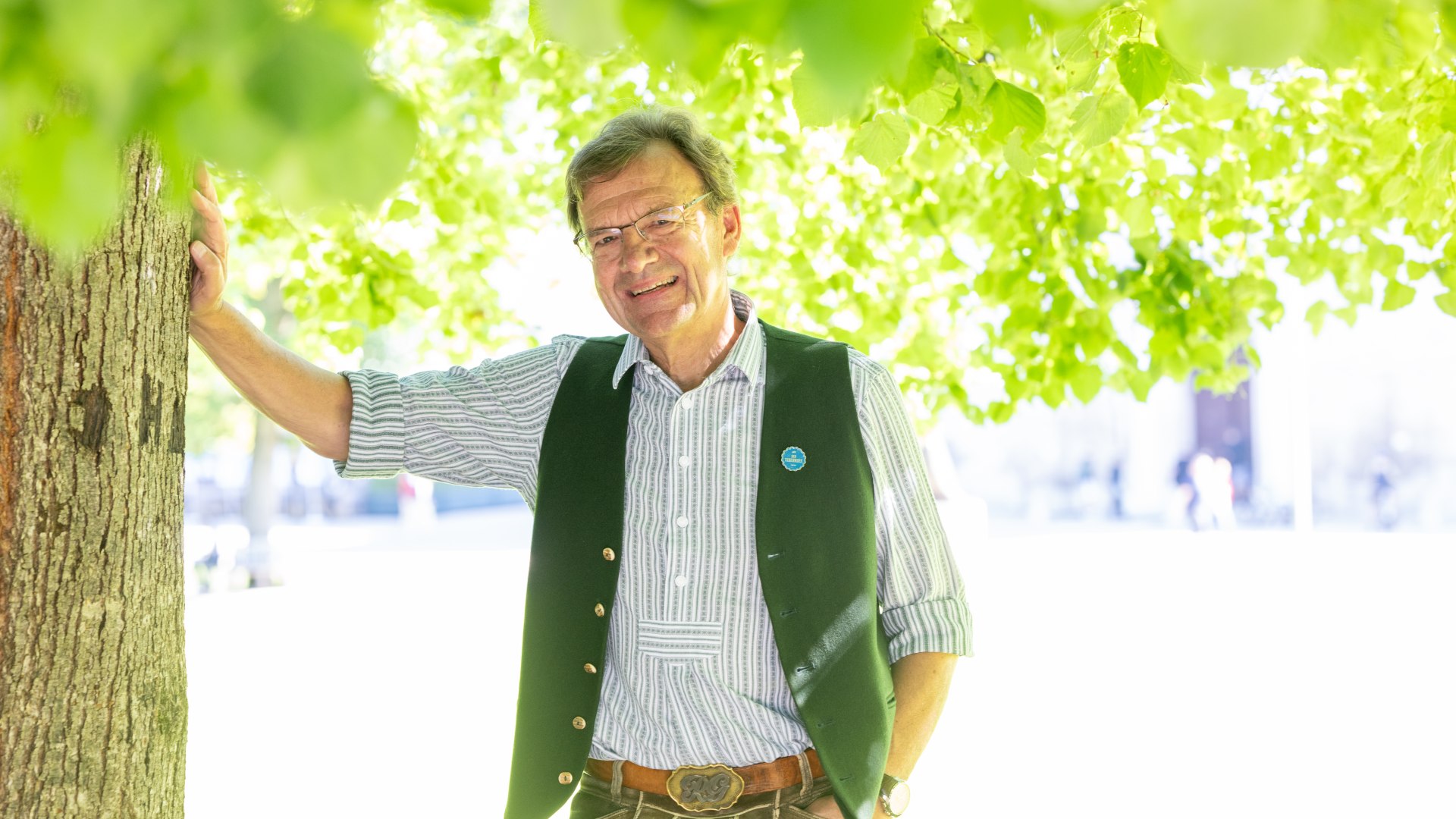 Rudi Gritsch f&uuml;hrt entlang des Seeufers