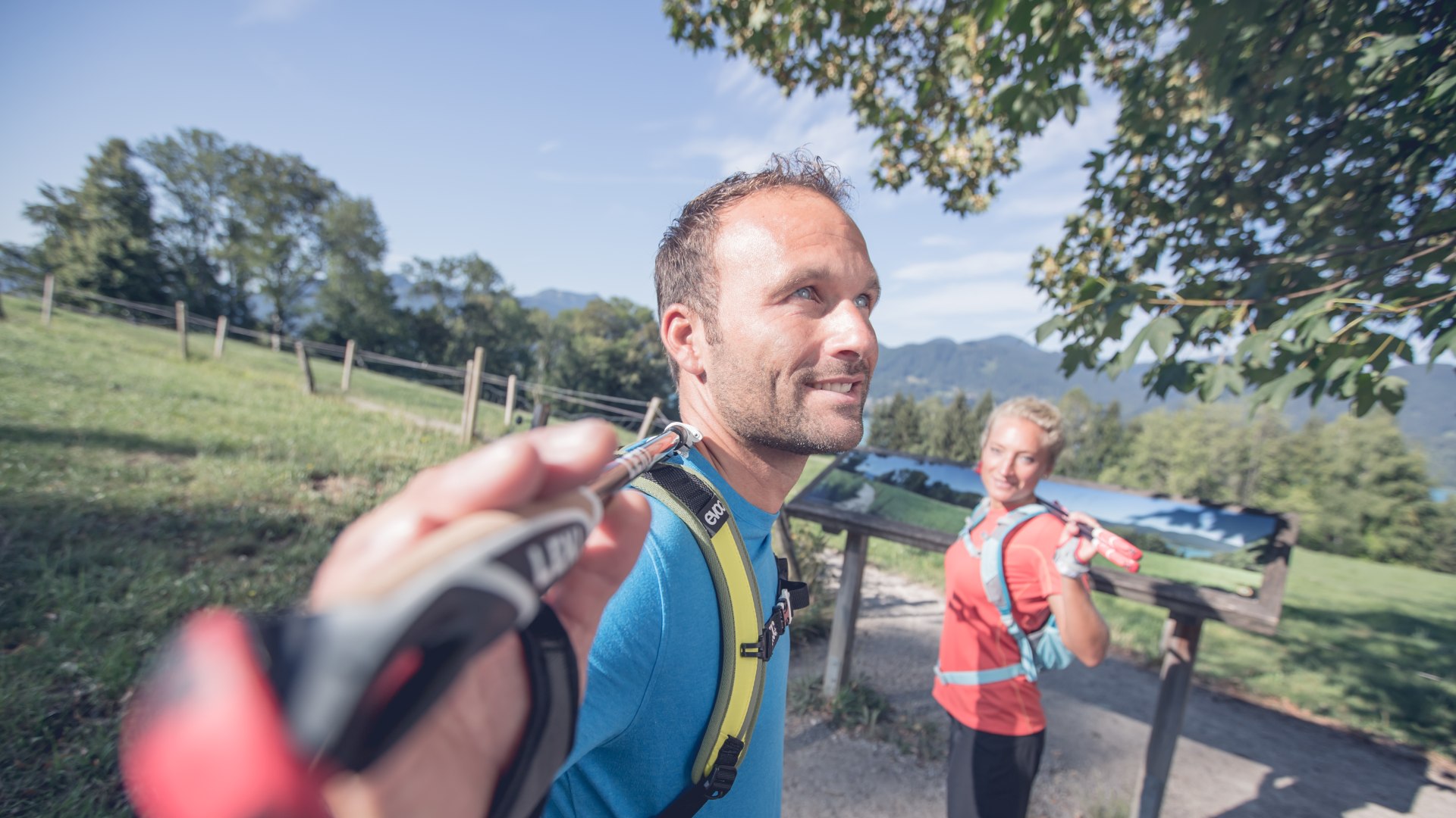 Ein ausgewogenes Aufwärmprogramm vor dem Nordic Walking ist gut für die Muskulatur., © Hansi Heckmair