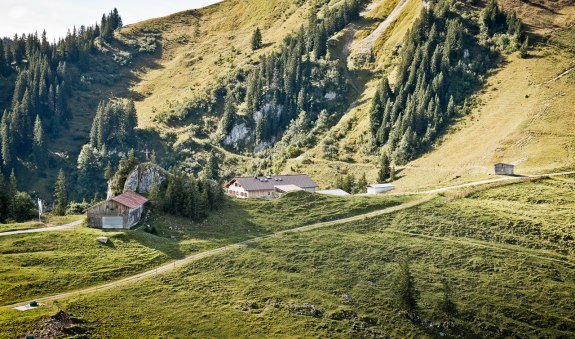 berghotel-altes-wallberghaus-sommer berghotel-altes-wallberghaus-sommer