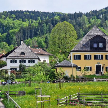 Ausblick vom Balkon (Nordseite) auf das Pfarramt, &copy; Ferienwohnung Auszeit am See