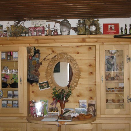 der Schrank der Kräuterhexe...., © im-web.de/ Tourist-Information Rottach-Egern