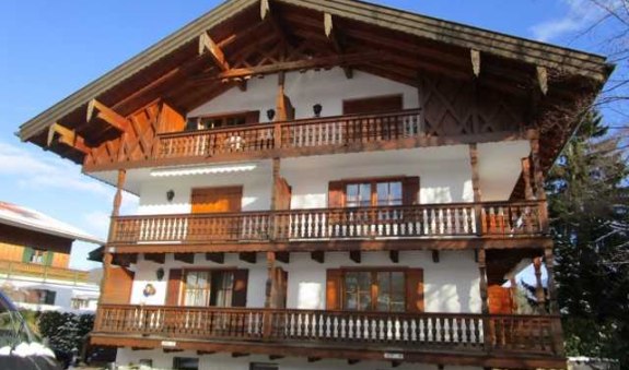 Westansicht Margeritenhaus, © im-web.de/ Ferienwohnungen Tegernsee Westansicht Margeritenhaus, © im-web.de/ Ferienwohnungen Tegernsee