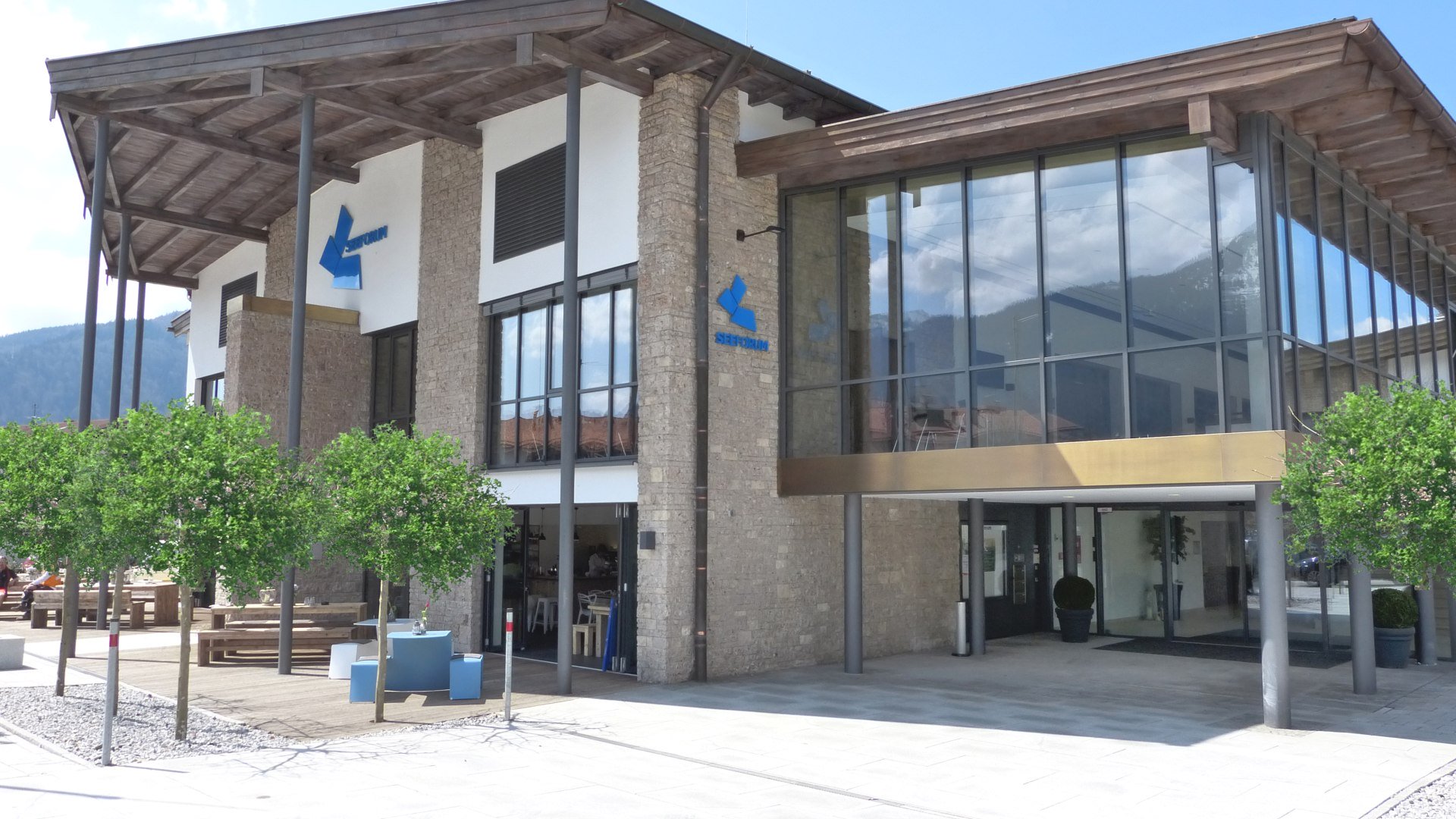 Außenansicht Seeforum Rottach-Egern Außenansicht Seeforum Rottach-Egern
