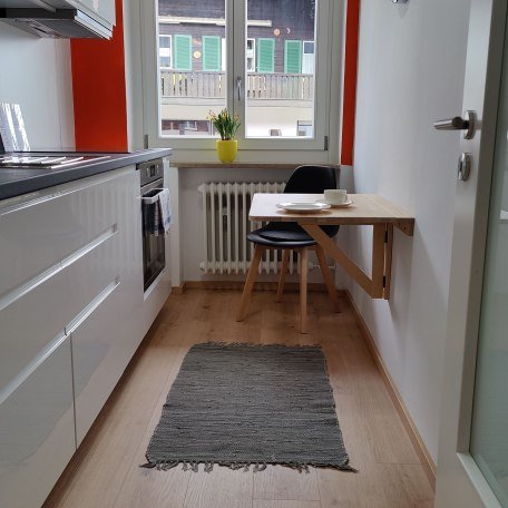 K&uuml;che mit kleinem Fr&uuml;hst&uuml;cksplatz, &copy; MillerRenate