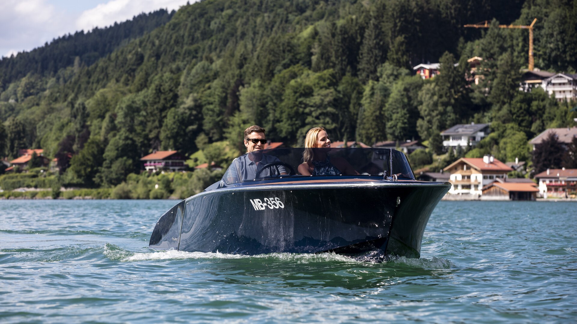 Motorboot auf dem See, © Der Tegernsee (Hansi Heckmair)