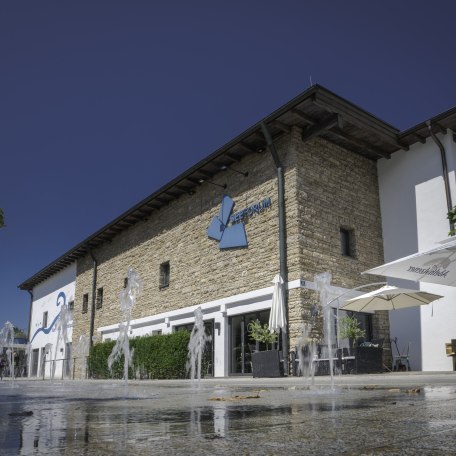 Au&szlig;enansicht Caf&eacute; & Bistro Max I. Joseph und Warmbad