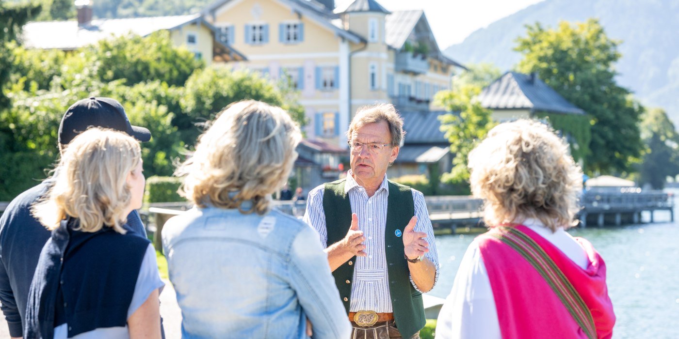 Rudi Gritsch f&uuml;hrt entlang der L&auml;nd