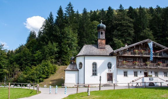 Kirche und Quelle "Zum heiligen Kreuz" in Wildbad Kreuth, © Der Tegernsee