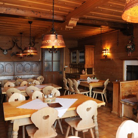 neureuth-mittlere-stube