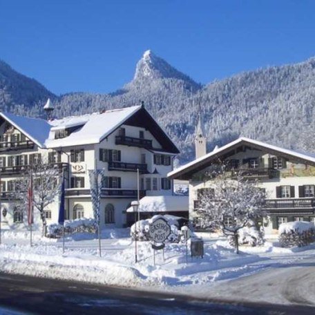 Außenansicht im Winter - Kreuth versinkt im Schnee, © im-web.de/ Tourist-Information Kreuth