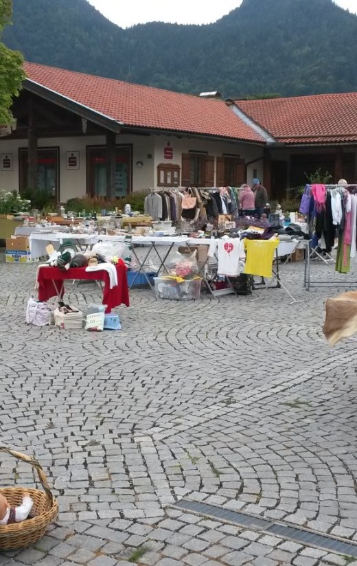 Flohmarkt Kreuth am Dorfplatz, © Renate Luther