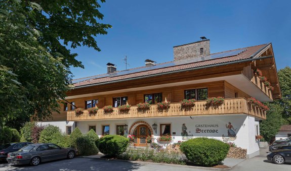Neugestaltung der Fassade 2019, © im-web.de/ Tourist-Information Rottach-Egern Neugestaltung der Fassade 2019, © im-web.de/ Tourist-Information Rottach-Egern