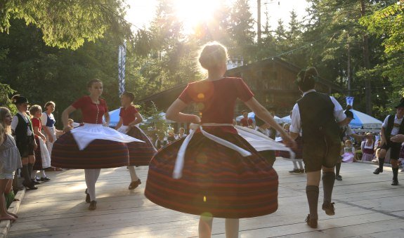 Tanz beim Waldfest in Tegernsee, © Egbert Krupp Tanz beim Waldfest in Tegernsee, © Egbert Krupp