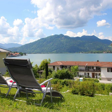 Garten: Liegewiese mit Seeblick, &copy; im-web.de/ Tourist Information Tegernsee