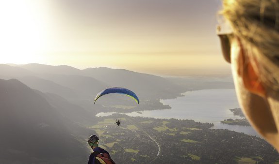 Gleitschirmfliegen, © Der Tegernsee, Dietmar Denger Gleitschirmfliegen, © Der Tegernsee, Dietmar Denger