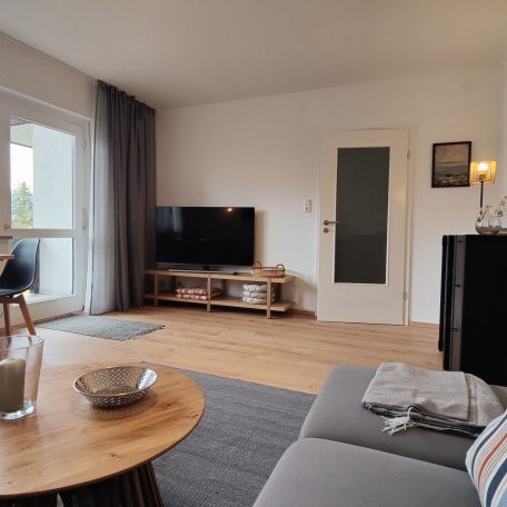 Blick zum gro&szlig;en Fernseher, &copy; MillerRenate