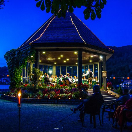 blasmusik-am-see-nacht