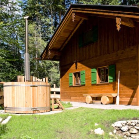 Jacuzzi im Garten - Wellness in der Natur, © im-web.de/ Tourist-Information Rottach-Egern