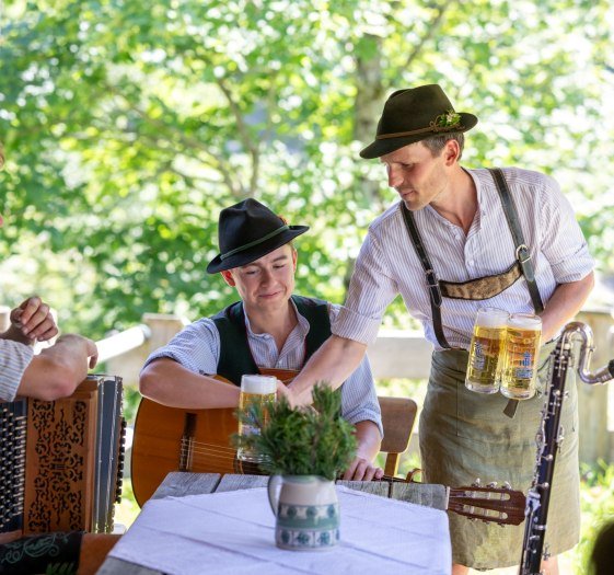 Musi auf der Alm, © Der Tegernsee (Thomas Plettenberg) Musi auf der Alm, © Der Tegernsee (Thomas Plettenberg)