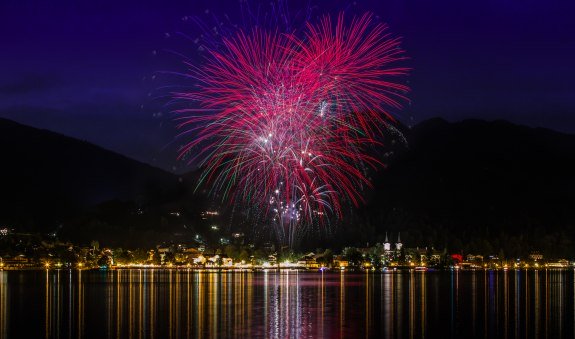 Feuerwerk beim Seefest der Stadt Tegernsee, © Christoph Schempershofe Feuerwerk beim Seefest der Stadt Tegernsee, © Christoph Schempershofe