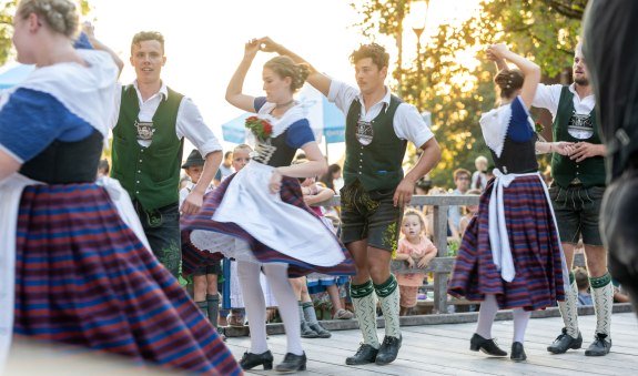 Tanz beim Waldfest in Tegernsee, &copy; Egbert Krupp