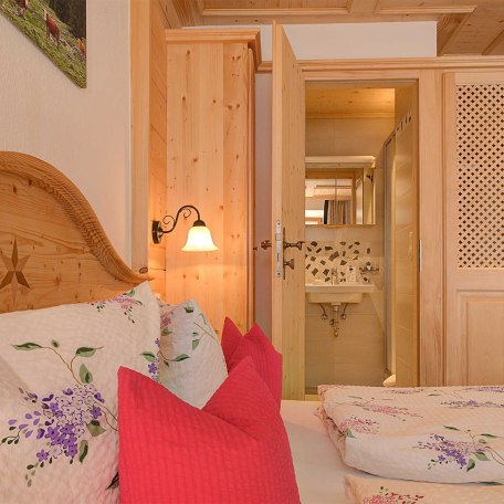 Doppelzimmer im 1. Stock mit Balkon, © im-web.de/ Tourist-Information Rottach-Egern