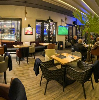 eiscafe-cristallo-weitwinkel-001 eiscafe-cristallo-weitwinkel-001