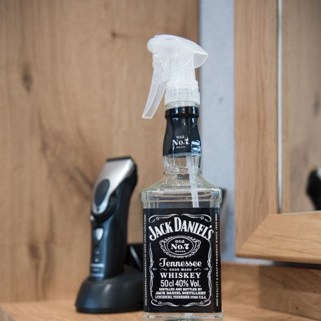 Das Arbeitsmaterial im Spitzen-Schnitt Tegernsee, © Spitzen-Schnitt Tegernsee Das Arbeitsmaterial im Spitzen-Schnitt Tegernsee, © Spitzen-Schnitt Tegernsee