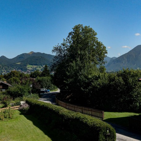 Ferienwohnung Haus Mittelbach in sonniger und ruhiger Lage mit Ausblick zum Tegernsee und die umliegenden Berge, © GERLIND SCHIELE PHOTOGRAPHY TEGERNSEE