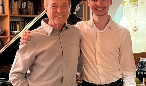 Konzertpianist Valerij Petasch (links) & sein Spitzen-Klavier-Student Florian Wassermann (rechts), &copy; @F.Wassermann