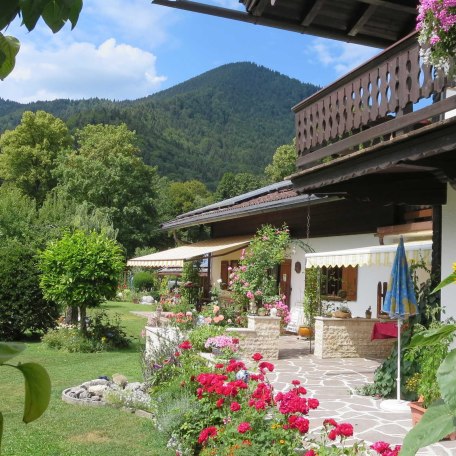 Terasse ; Garten; Blick auf den Hirschberg, © im-web.de/ Tourist-Information Kreuth