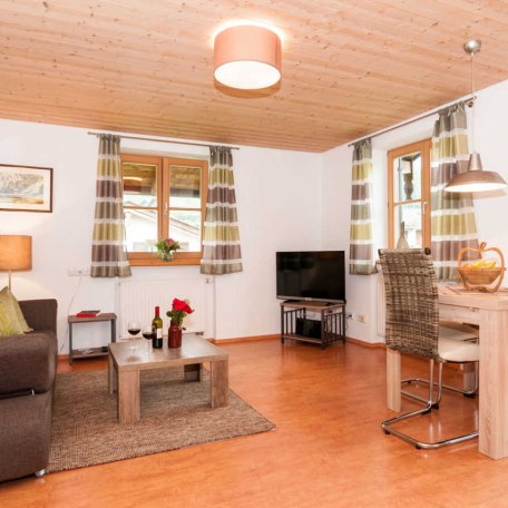 FW Ringberg, Gemütliche Couch mit Flachbildfernseher, © im-web.de/ Tourist-Information Bad Wiessee