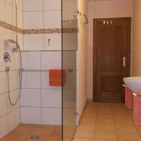 Ferienwohnung Haulle Kreuth am Tegernsee  barrierefreie Dusche im Badezimmer, &copy; im-web.de/ Regionalentwicklung Oberland Kommunalunternehmen