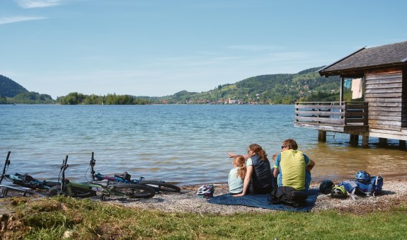 Familie am See, © Alpenregion Tegernsee Schliersee Familie am See, © Alpenregion Tegernsee Schliersee