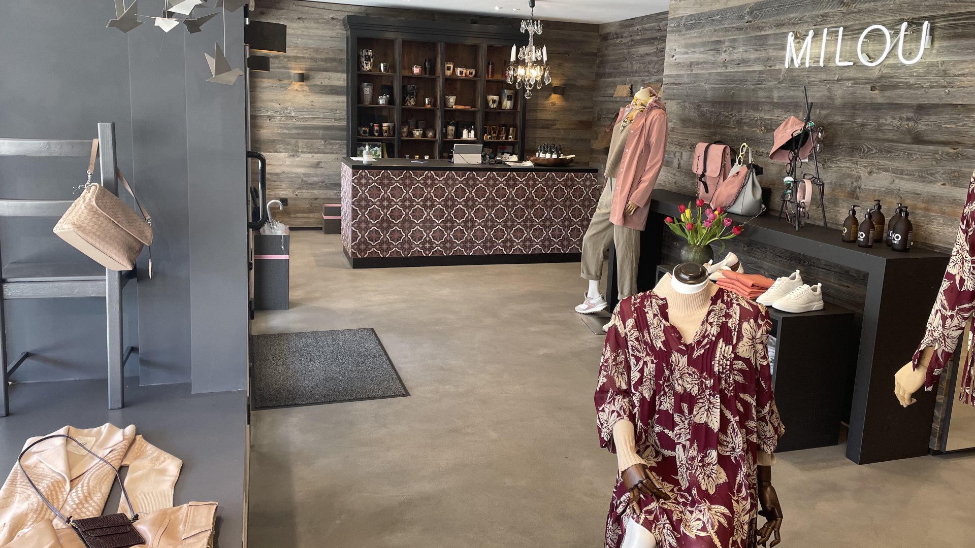 Milou, © Milou Milou, © Milou