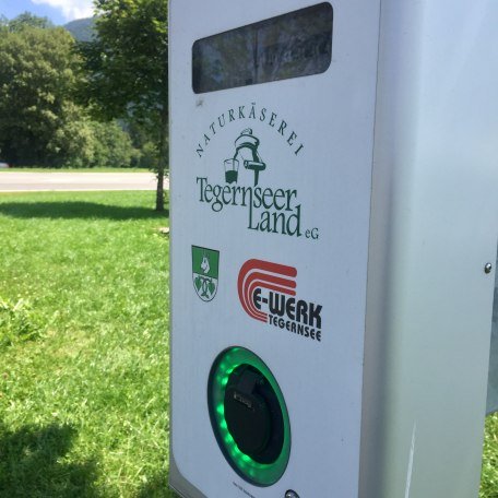 Ladestation für E-Auto an der Naturkäserei Kreuth, © Naturkäserei Tegernseer Land Ladestation für E-Auto an der Naturkäserei Kreuth, © Naturkäserei Tegernseer Land