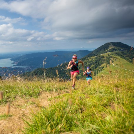 Gela Allmann erklimmt den Setzberg beim Trailrunning am Tegernsee., © Hansi Heckmair