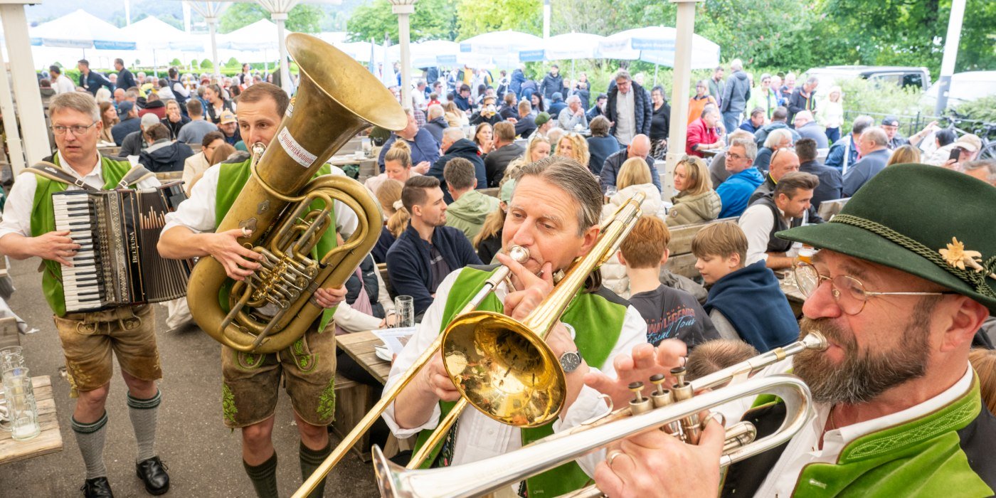 Das Bräustüberl ist traditionell ein Ort der Musik und Musikanten Das Bräustüberl ist traditionell ein Ort der Musik und Musikanten