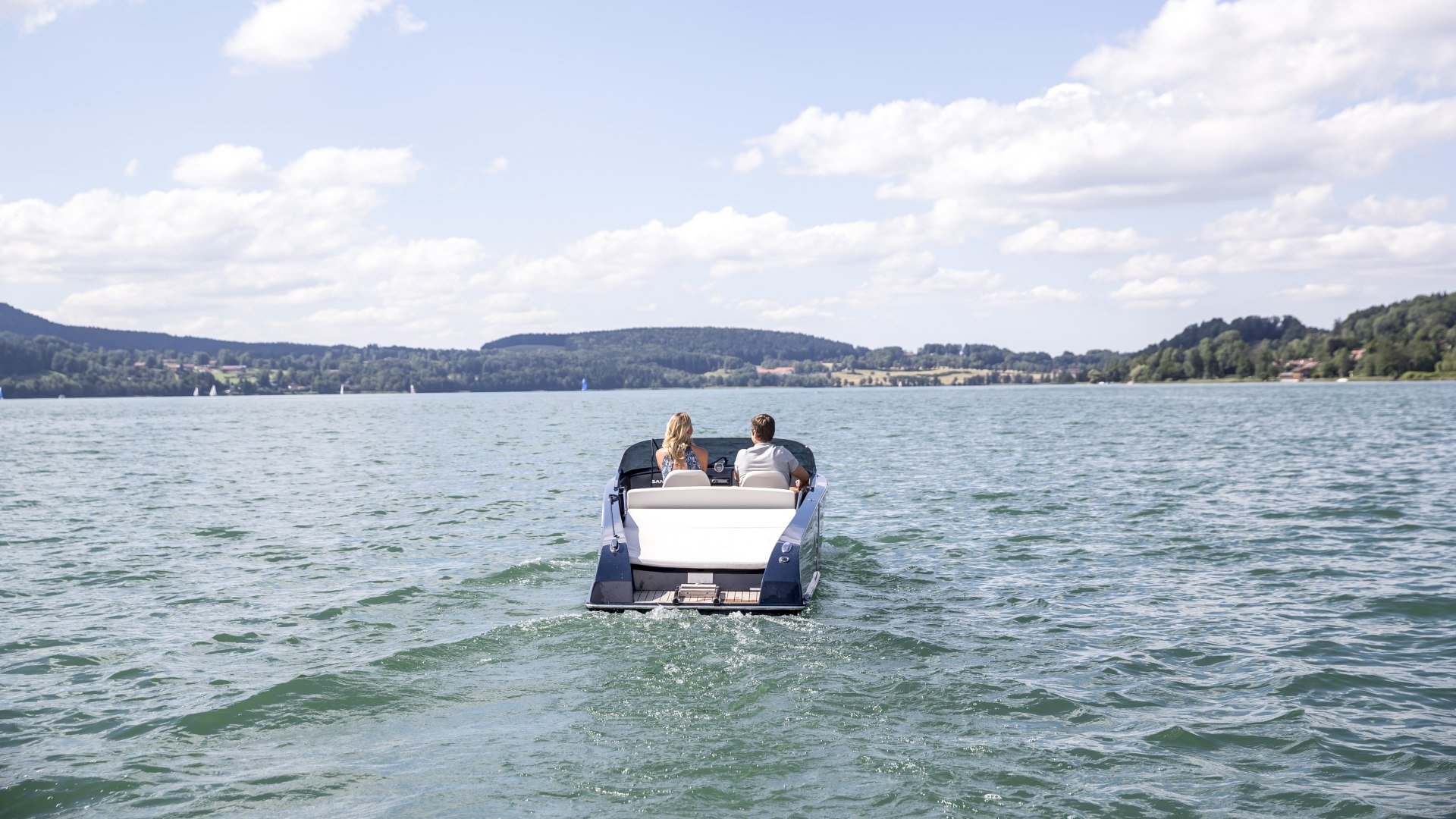 Bootstour auf dem Tegernsee mit Blick Richtung Gmund, © Hansi Heckmair