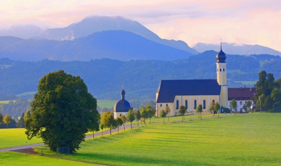 Kirche "St. Marinus und Anianus", &copy; Alpenregion Tegernsee Schliersee